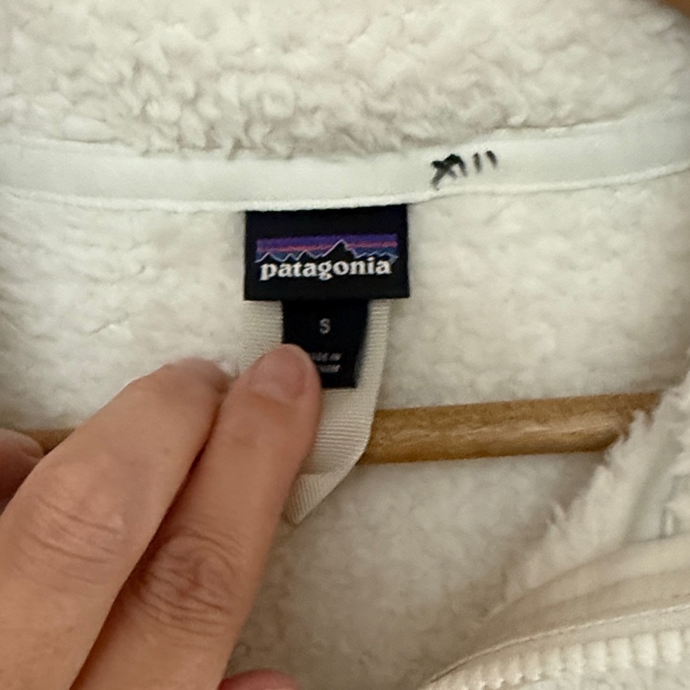 Patagonia Off-White Fleece Jacket - Picture 2 of 6